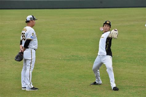 阪神・湯浅が2軍合流 福原2軍投手コーチとフォーム確認 前日オープン戦は1回4安打2失点で降格阪神タイガースデイリースポーツ Online