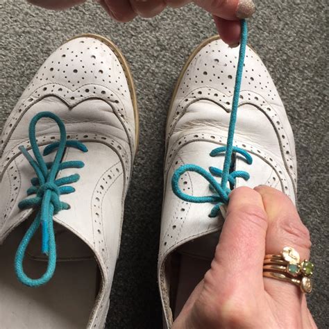 how to put a shoelace on a shoe