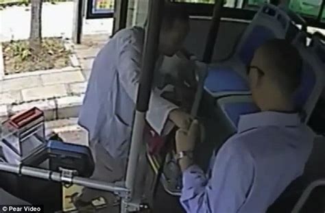 Kind Driver Helps A Frail Pensioner Get Off A Bus By Carrying Him On His Back Daily Mail Online