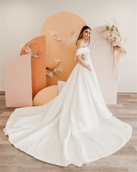 Types Of Wedding Dress Trains Explained Cizzy Bridal Australia