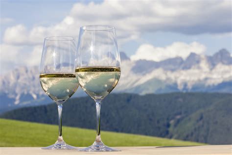 Vini Dell Alto Adige Tutto Il Gusto Delle Alpi Nel Bicchiere InformaCibo