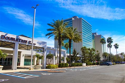 DoubleTree Orlando at Universal Entrance| The Daily Impressions