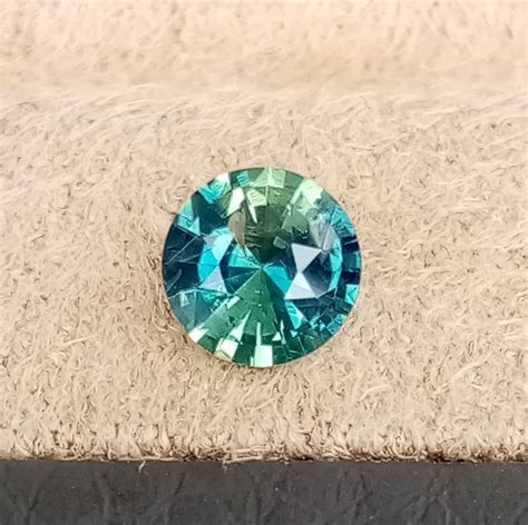 UNHEATED Blue Green Sapphire, 0.67 Cts / 5.60mm Round Bi-colour ...