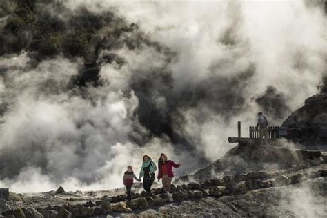 Hell's Gate Geothermal Walk - Hells Gate Geothermal Reserve & Mud Spa ...