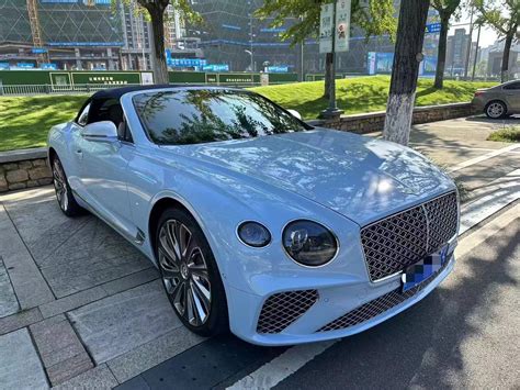 宾利欧陆 Gtc V8 Mulliner 版，炫蓝外观和双色内饰搜狐汽车搜狐网