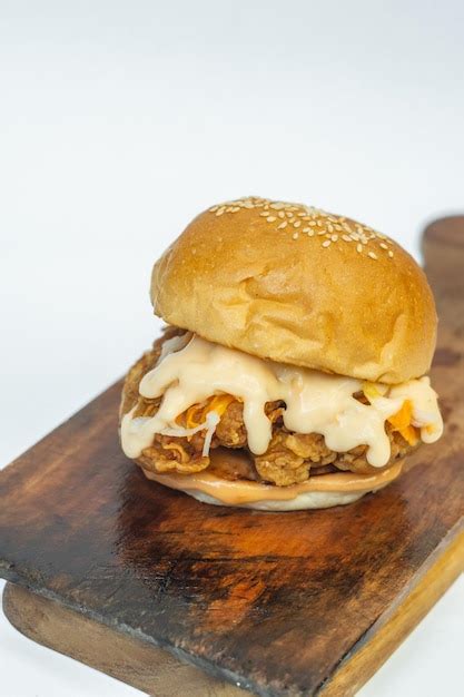 Premium Photo | Classic zinger burger
