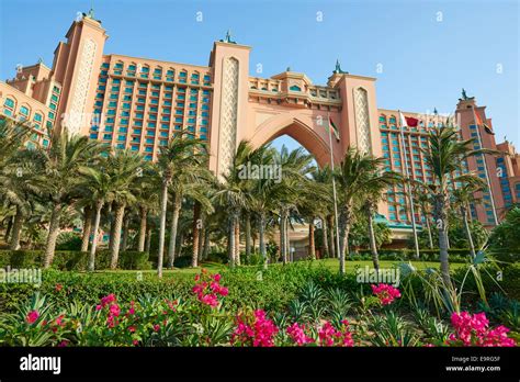 Atlantis Hotel The Palm Dubai UAE Stock Photo - Alamy