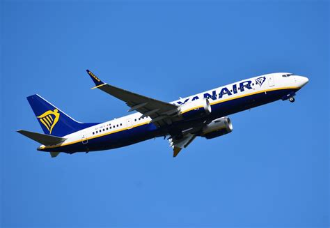 EI HEY B737 MAX 8 200 Ryanair Shannon 12 5 2023 Dave Corry Flickr