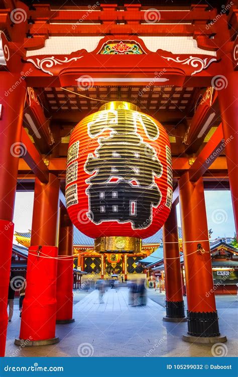 Kaminarimon Gate and Lantern, Senso-ji Temple, Tokyo, Japan Stock Photo ...