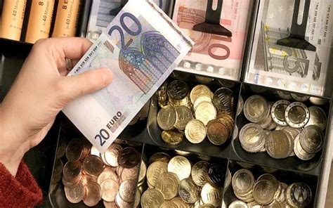 Taux de change leuro maintient sa hausse au marché noir voici le