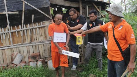 Rekonstruksi Kasus Pembunuhan Di Tanjung Brebes Pelaku Peragakan 12