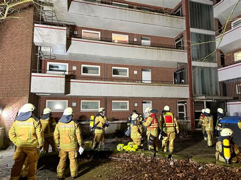 FW Osterholz Scharm Großeinsatz bei Kellerbrand mit 22 Verletzten