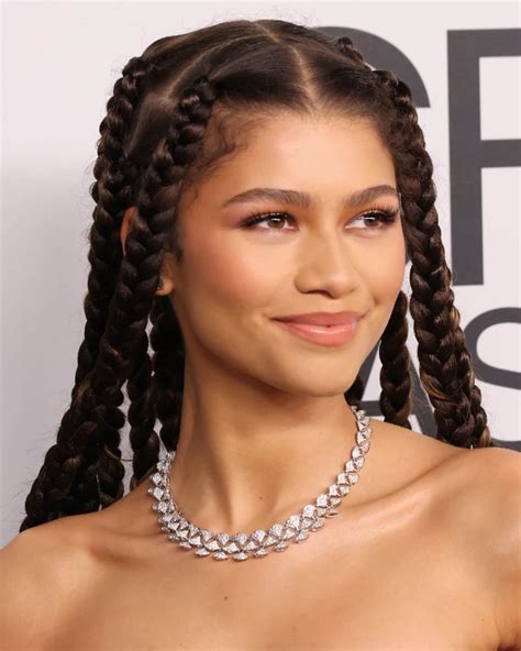 You Re Going To Want To See Zendaya S Jumbo Box Braids From Every Angle