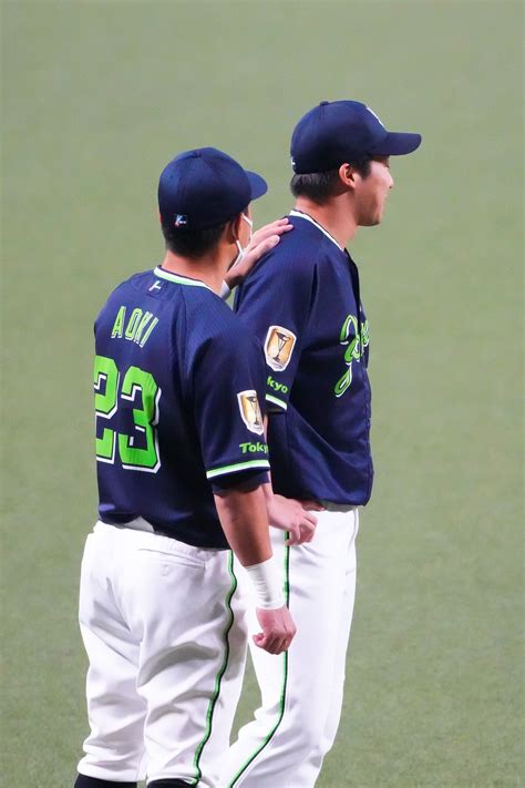 蘭夏 On Twitter 青木さんから哲人さんへ労いの肩ポンポン、やっぱりこの2人が大好き🥲 Swallows 山田哲人 青木宣親