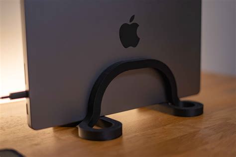 Apple MacBook Pro stand 13"/14"/16” desktop („tangled stand”) by ...