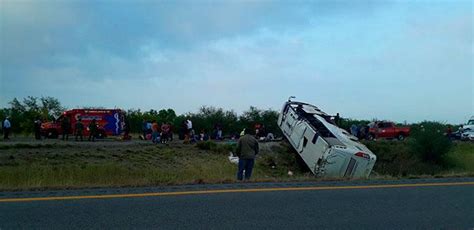 Volcadura de autobús en NL deja un muerto