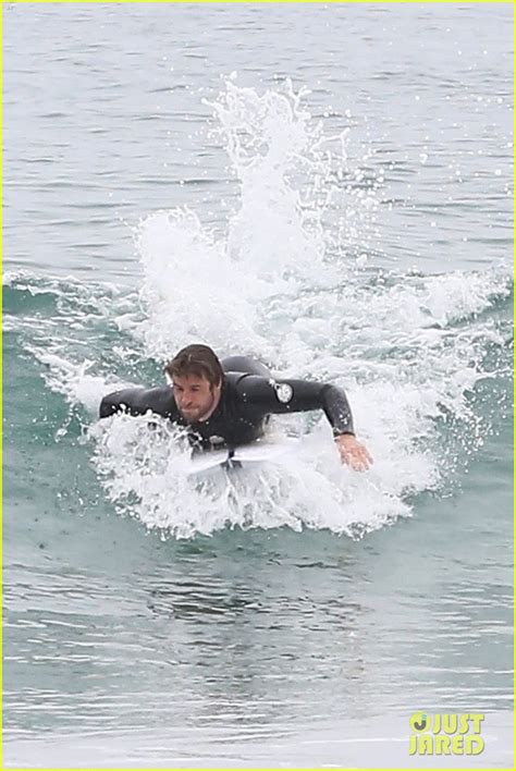 Liam Hemsworth Bares Hot Bod While Stripping Out Of Wetsuit Photo 4095873 Liam Hemsworth