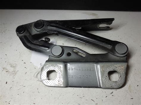 Mercedes Gl X Hood Bonnet Right Side Hinge Bracket