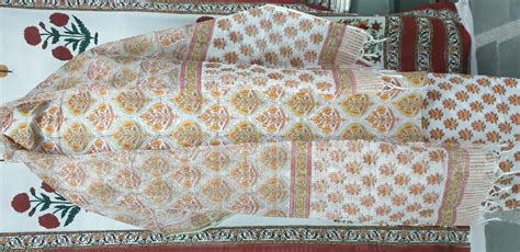 44 45 White Pink Vinayakam Exports Block Printed Cotton Suits Fabric