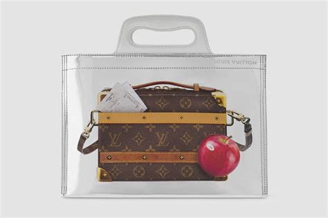 Louis Vuitton Lanseaza Doua Genti Sub Forma Unor Pungi Frigorifice Si O