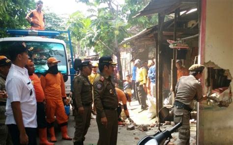 Bangunan Di Atas Saluran Gang Burung Pinangsia Dibongkar Kota