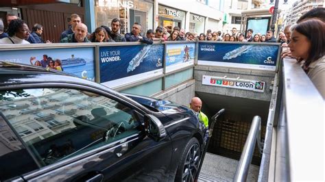 Galer A Un Conductor Ebrio Empotra Su Coche En Las Escaleras Del Metro