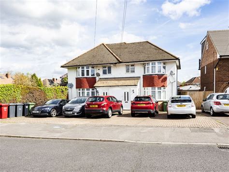 3 Bed Semi Detached House For Sale In Castleview Road Slough Sl3 £