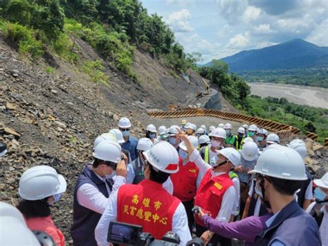 蘇院長視察六龜高133線道路重建工程指示中央部會予以協助