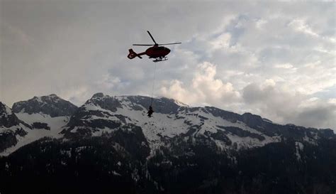 Schönau Bergwacht Berchtesgaden fliegt Wandergruppe aus Steinernem