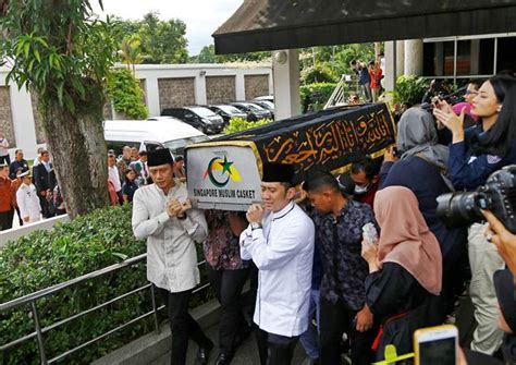 Ahy Dan Ibas Usung Keranda Jenazah Ani Yudhoyono