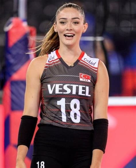 Voleybolcu Zehra G Ne In Karde Lerini G Renler G Zlerine Inanamad