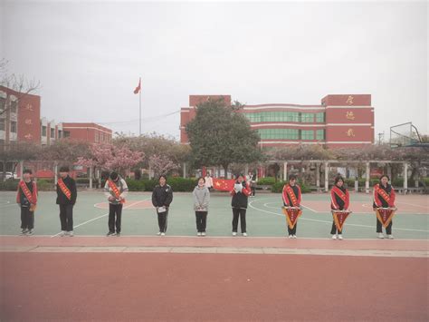 【强镇筑基】缅怀革命先烈 传承红色基因——汶上县郭楼镇中学开展清明节主题升旗仪式精神少先队员全体