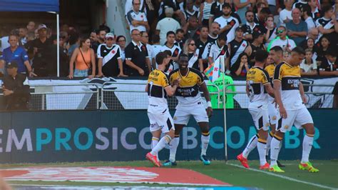 Criciúma aplica goleada histórica sobre o Vasco em São Januário antes