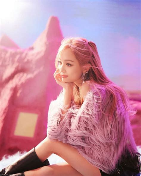 Pin By 💕𝔐𝔶 𝔭𝔦𝔫𝔨 𝔯𝔬𝔬𝔪💕 On 武选义 Wu Xuan Yi Cosmic Girls Blonde Asian