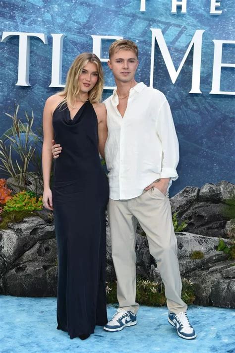 Emmerdale S Leanna Star Mimi Slinger Hailed Beautiful As She Sizzles In Bikini Daily Star