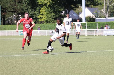 Football R1 Les Joueurs Du Loudéac Osc Ont Le Sourire Sur Le Terrain