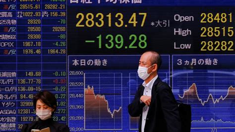 La Bolsa de Tokio sube a récord de 33 años con el fin del culebrón de