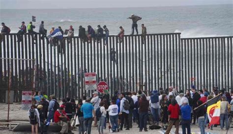 Récord De Migrantes Detenidos En La Frontera Entre Eeuu Y México