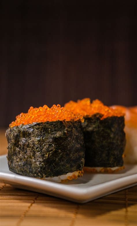 Masago vs Tobiko: Fish Eggs in Sushi Recipes