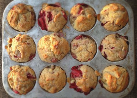 Muffins La Fraise Et La Rhubarbe Muffin Fraise Rhubarbe Muffin