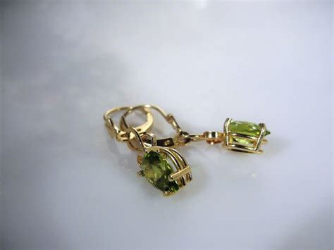 K Yellow Gold Peridot Tear Drop Lever Back Earrings Genuine Green