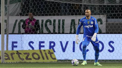 Tia Do Goleiro Weverton Do Palmeiras Tem Casa Invadida Passa Mal E