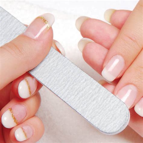 Опиливание и полировка наращенных ногтей