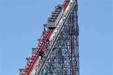 Roller Coaster Malfunction Traps Riders Forces Evacuation At 200 Feet