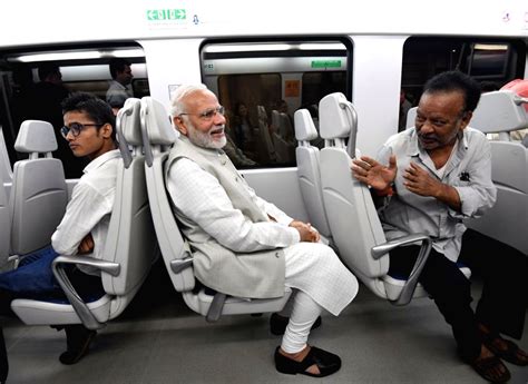 Pm Modi Travels In Delhi Metro