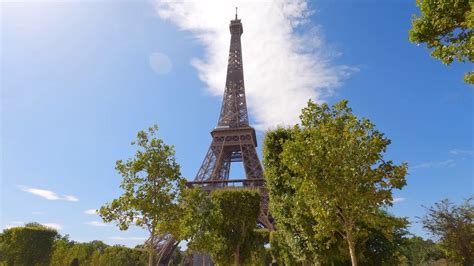 A Picturesque 5 Hour Walking Tour of Paris Landmarks