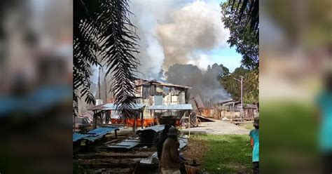 Rumah Panjang 33 Pintu Musnah Terbakar 3 Melecur Harian Metro