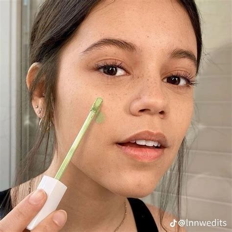 Jenna Rtega Jenna Ortega Ortega Blonde And Brunette Best Friends