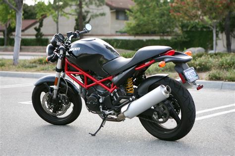 Ducati Ducati Monster 695 - Moto.ZombDrive.COM