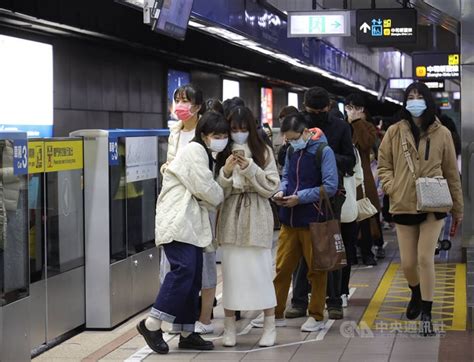 早安世界》室內口罩20日起鬆綁 醫院大眾運輸仍要戴 校園3 6放寬 生活 中央社 Cna